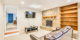 1701 ELM Street Gallery 73