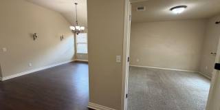 Beautiful and Cozy 3bed/2bath with an Office Available in North Norman! Gallery 9