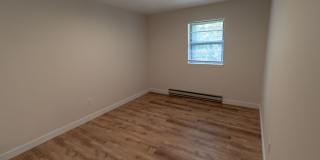 Charming and Spacious South Side 3-Bedroom Duplex Gallery 17