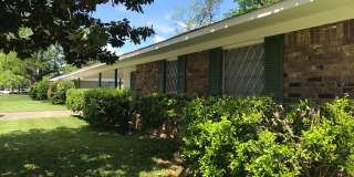 Close to Barksdale Air Force Base... Large yard that backs up to Park!!! Gallery 1