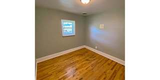 2 Bedroom House Near Aksarben Gallery 14