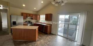 3 bed house w/ family room in The Landings! 3 bed house w/ family room in The Landings! Gallery 5
