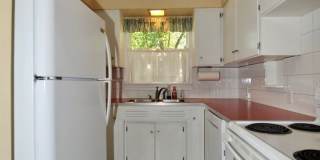 Charming 2 bed 1 bath bungalow with 2nd living room Gallery 11