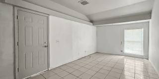 Spacious Tampa Home for Rent | Great Location & Large Yard! 3bed |2bath Gallery 10