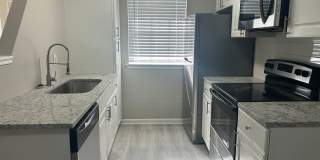 Newly Renovated, Stunning Duplex minutes from White Oak Gallery 1