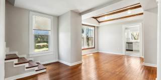 1906 Vine Street Gallery 8