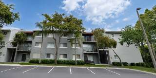 2 bedroom, 1 bath condo GREAT DEAL Gallery 1