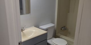 Charming 2BR House in Sauk Village IL Gallery 8