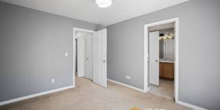 Beautiful Townhome in Excellent West Valley Area Gallery 12