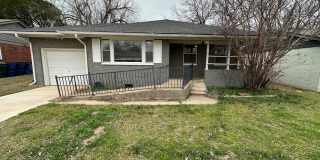 Beautiful 2 Bed 1 Bath Home Located In The Village! Will Not Last Long!! Gallery 1