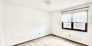 2048 Walnut Street Gallery 17