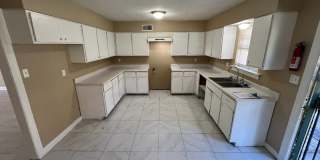 3216 S Mendenhall Rd Gallery 7