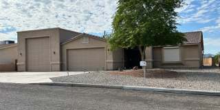 Winter Furnished Pool Home! Gallery 1