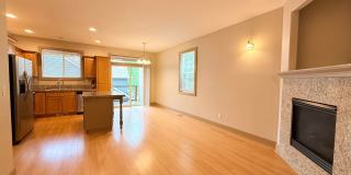 Spacious 3 Bedroom Townhome with Huge Bonus Room! Gallery 8