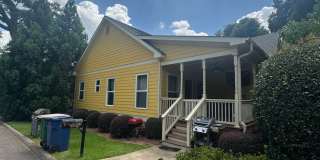 Large 4 Bedroom, 3 bathroom house near Downtown Gallery 1