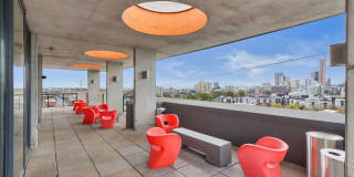 Awesome 1BR Loft Style Condo Overlooking Midtown! Gallery 23