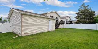 Amazing 3 Bedroom/2 Bath Bi-Level Home for Rent Gallery 24