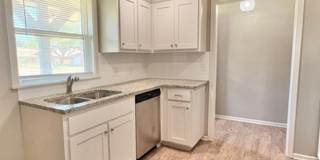 Well maintained house in great neighborhood!! Available Now! Gallery 7