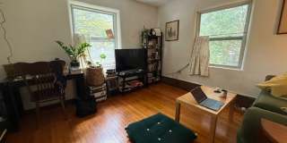 Cozy Urbana Apartment with Hardwood Floors Near Downtown Gallery 4
