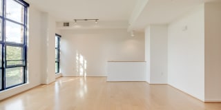 IO Piazza by Windsor Gallery 37