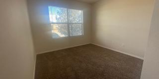 4 bed 2 bath home in Huning Ranch. Gallery 27