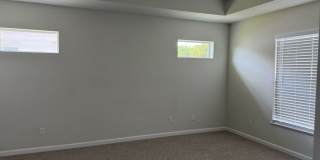 Gorgeous 3-4 bedroom Home off Becker Gallery 14