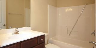 Hamptons on High – 4 Bedroom / 4 Bathroom Student Townhome Near FSU & TSC! Gallery 35