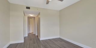 600 N Crestwood Ct N Gallery 17