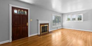 Modern Comfort & Prime Location in Alexandria! Gallery 4