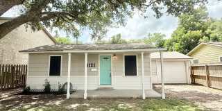 Adorable 2/1/1 Cottage in Angleton!! Gallery 1