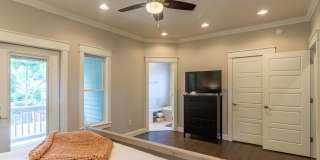 Great cottage house just off Ellington Pkwy-close to downtown! Gallery 13