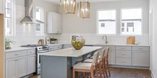 Beautiful Charlotte Park Townhome With Two Car Garage Gallery 18