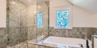 Downtown Louisville 3-BDR Fully Furnished Gem Gallery 23