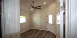 Modern stand alone 2 bedroom home, back gate close - No Pets! Gallery 5