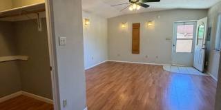 726 W. Manhattan Avenue Unit B - Studio Apartment Gallery 16