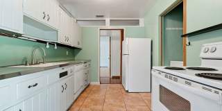 3 BR/ 2 BA Mid Century Modern Home/Fenced Yard/Lawn Care Included Gallery 12