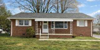 Three bedroom, 1.5 bath house in Burlington Gallery 1