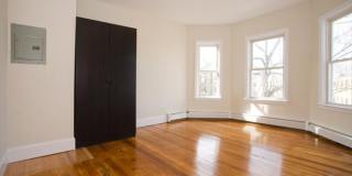 Charming 4 Bedroom-No Broker Fee Gallery 3