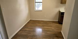 Large 1 bed with washer and dryer hookup Gallery 3