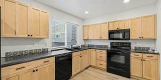 Spacious 2Bed/2.5Bath Townhouse in Central Denver Gallery 8