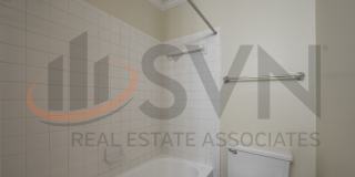 Charming 2BR & 2.5BA Townhome with Dual Primary Suites in Woodstream Glen Gallery 19