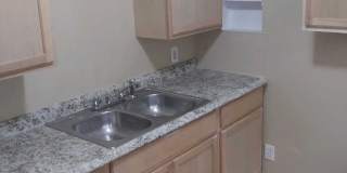 Large 2 bedroom $1200 Gallery 4