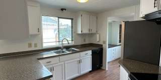 Cute 2-Bedroom & 2-Bathroom Single Family Home for Rent! Gallery 9