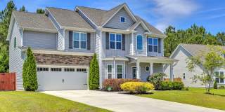 4 bedroom 2.5 bathroom home close to beaches, shopping, and Marine Corps Bases. Gallery 62