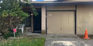 Clean 2 Bedroom, 1 Bath, 917 sqft., 1/2 Plex in Twin Rivers Sacramento Gallery 1