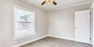 Modern 2 Bedroom House With A Huge Backyard! Gallery 19