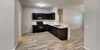 Beautiful 3 Bedroom 2 Bath Home With Storm Shelter in Mustang Schools Gallery 8