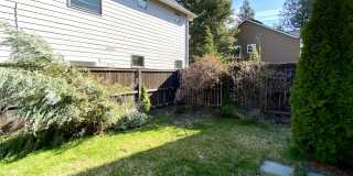 Warm & Inviting Home with Bonus Den in Prime SW Bend Location Gallery 37