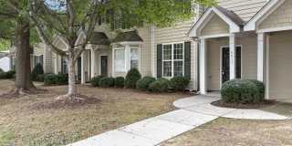 !! SPECIAL HALF OFF SECOND MONTH'S RENT !! Beautiful 3BR 2.5BA Townhome w/ Fenced Patio • In-Unit Laundry • Assigned Parking in Raleigh Gallery 1