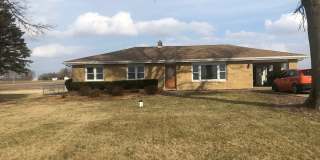 Beautiful 3BR home rural Bloomington with large lot. Recently refurbished and modernized Gallery 1